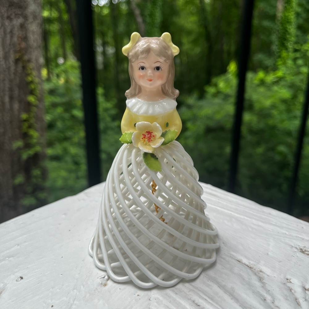 Vintage Enesco Yellow & White Flower Girl Figurine w/ Lattice Dress Bell